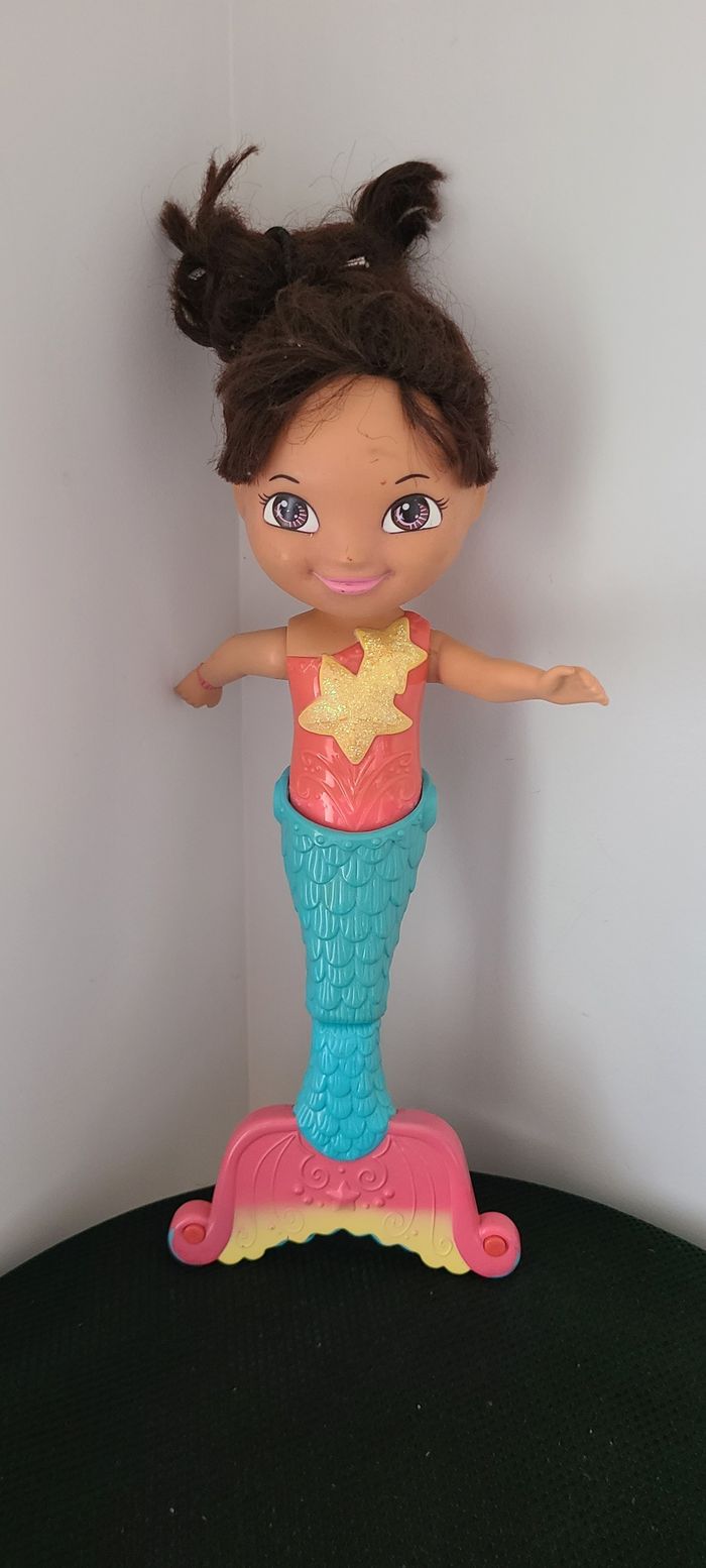 POUPEE DORA L'EXPLORATRICE DE 34 CM MATTEL 2011