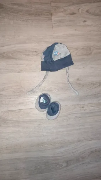 Bonnet + petits chaussons chauds assortis - bébé 1/3mois