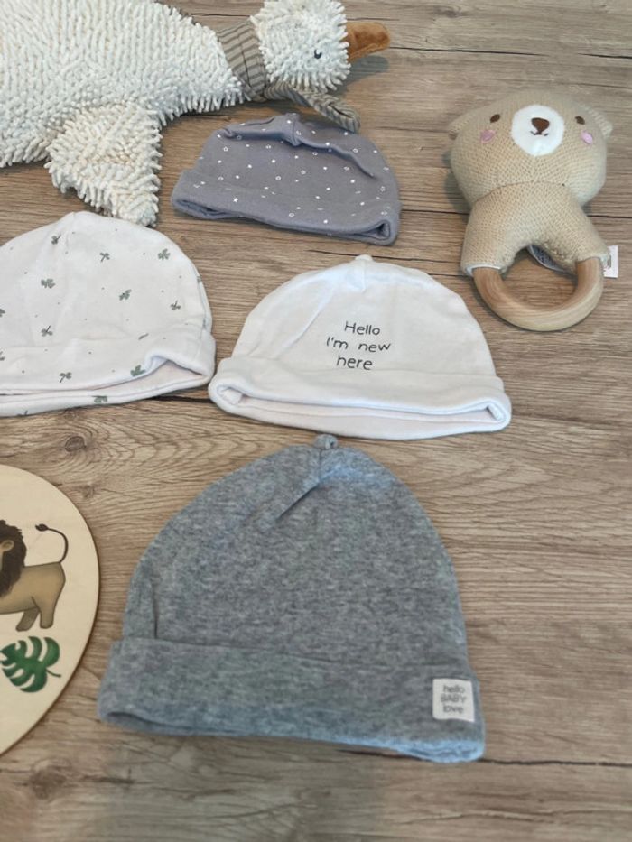 Lot 4 bonnets naissance 1 mois kiabi - photo numéro 3