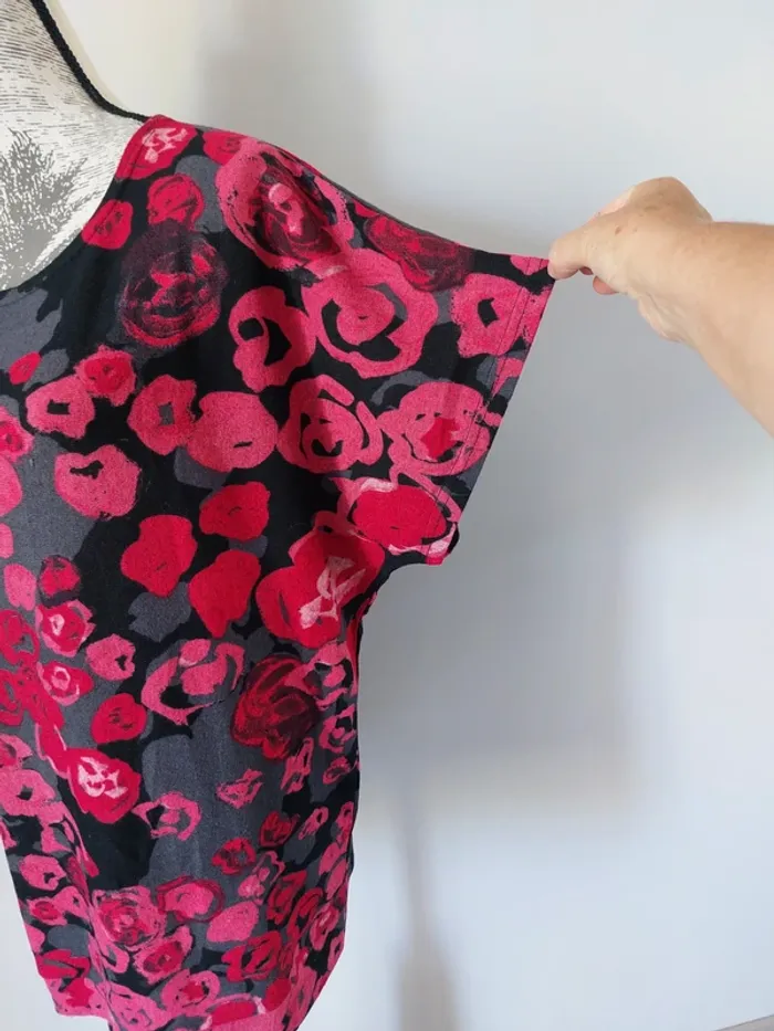 Haut à fleurs neuf - photo numéro 4