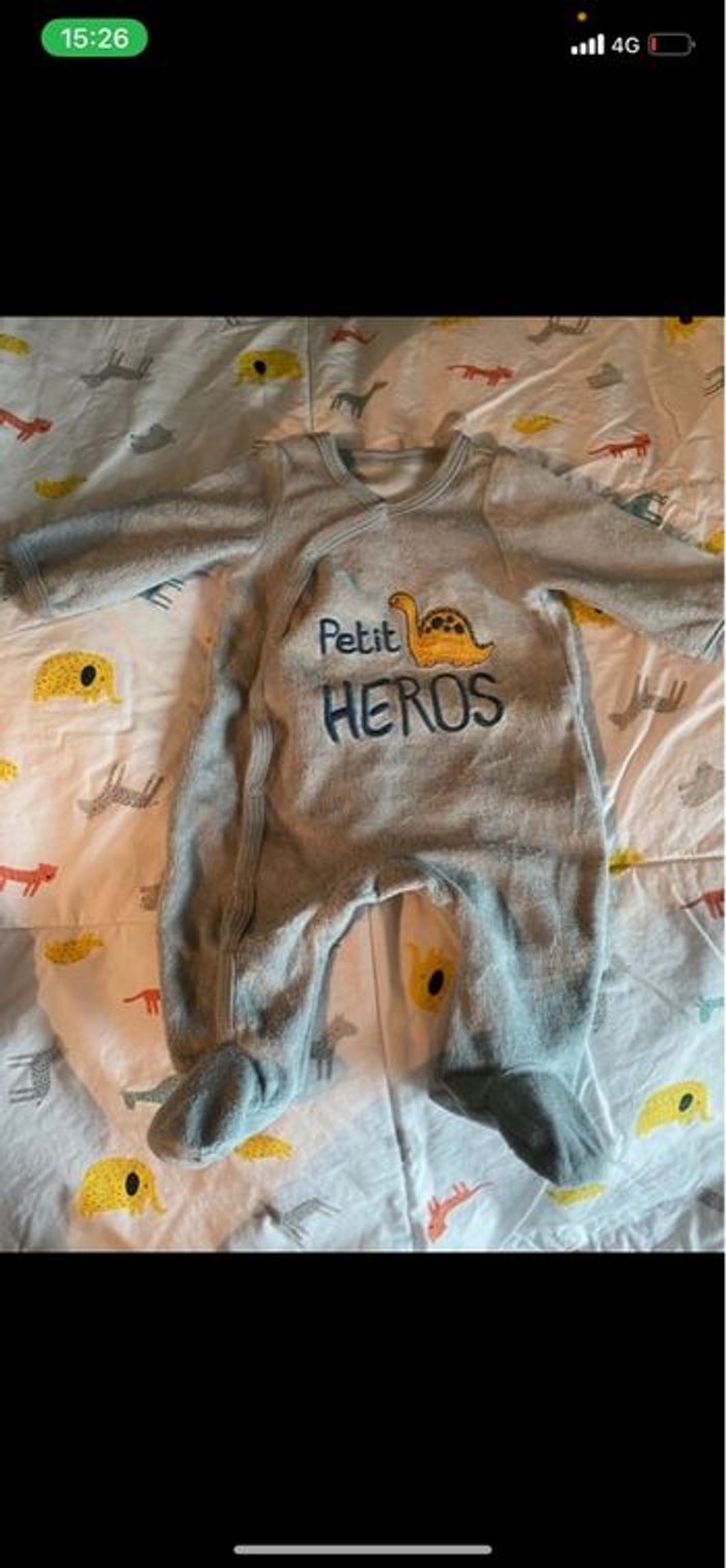 Lot bodies et pyjama - photo numéro 7