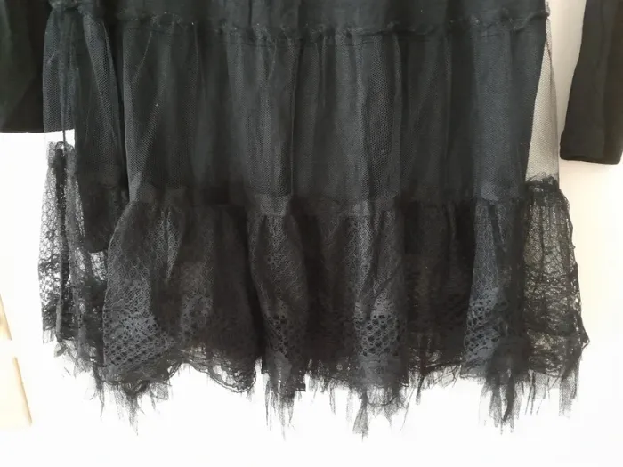Petite robe noire avec tulle en bas - photo numéro 3
