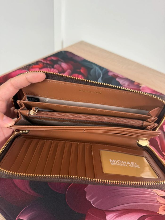 Grand portefeuille Michael Kors collection Jet Set marron/rouge/fushia/doré - photo numéro 6