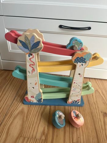 Jeu d’éveil toboggan en bois 
