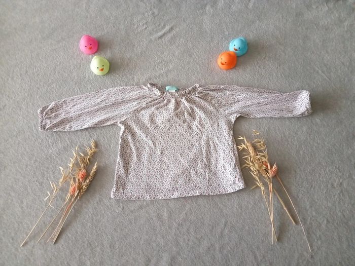 Belle blouse a motif 9 mois