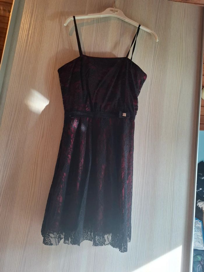 Robe rouge et noir