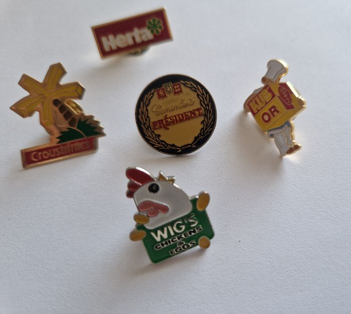 Lot de 5 Pin's Vintage Marques industrielle Herta Kub Or Président - photo numéro 4