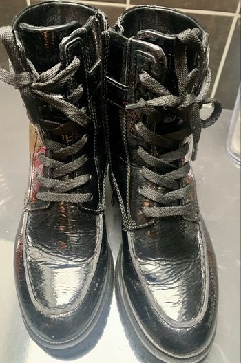 Boots vernies noire portée une fois tamaris