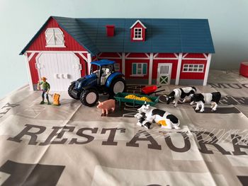 Ferme avec accessoires, animaux et tracteur 