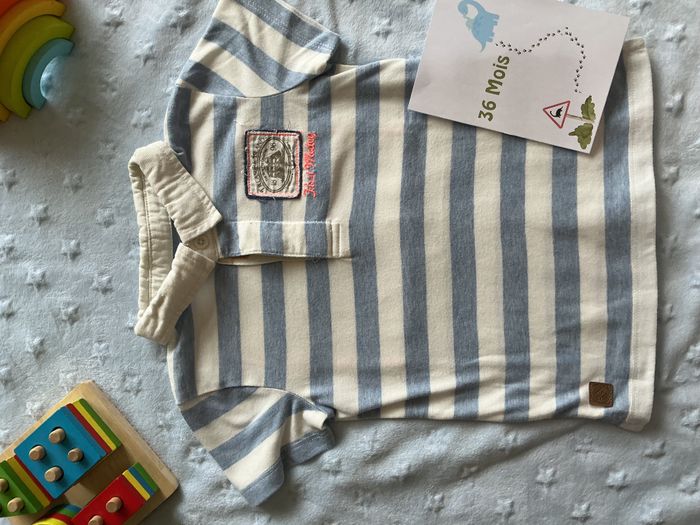 polo manches courtes rayé bleu clair et blanc 36 mois tex dessin au dos - photo numéro 2