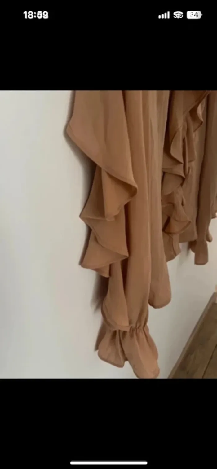Blouse camel chic avec volants Taille S/M - photo numéro 5