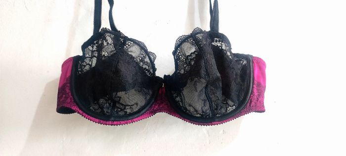 Soutien gorge balconnet en dentelle avec armatures Chantelle taille Fr80B/EU 65B/ Us,UK 30B - photo numéro 3