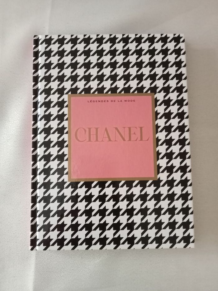 Lot 4 livres Légendes de la mode.
