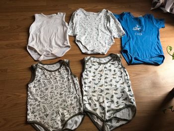 Lot 5bodys 86/92 cm