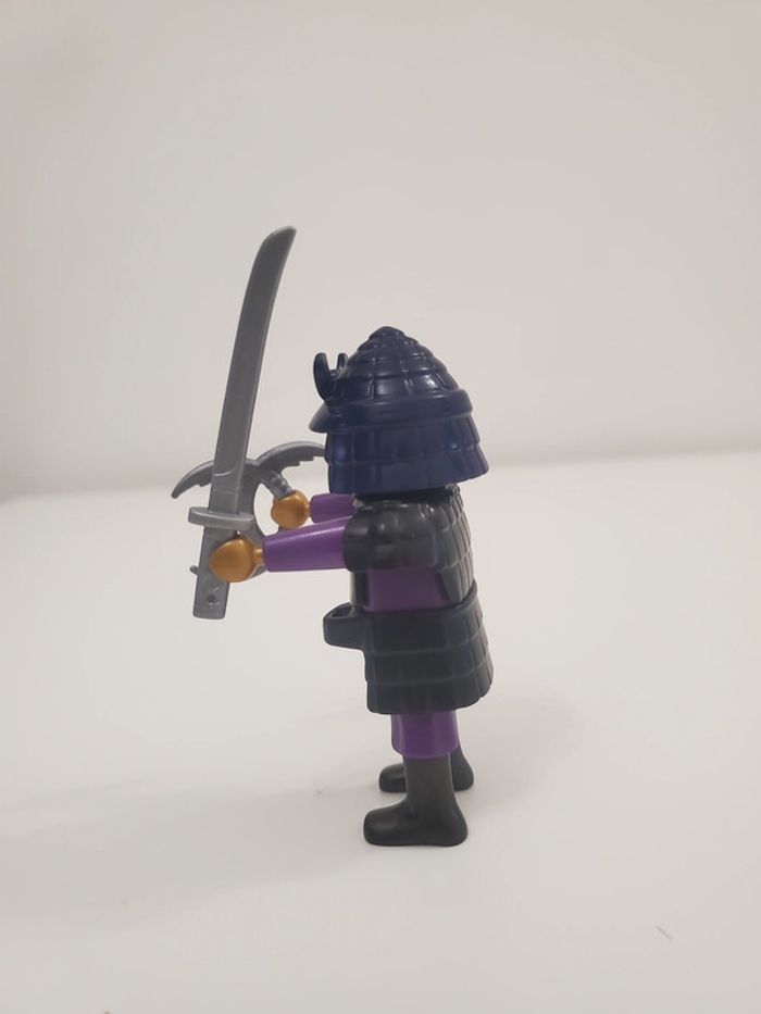 Playmobil Médiéval un Samouraï Guerrier avec casque, épée, couteaux lames de cornes très bon état - photo numéro 3