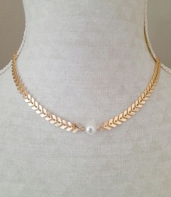 Collier V et perle