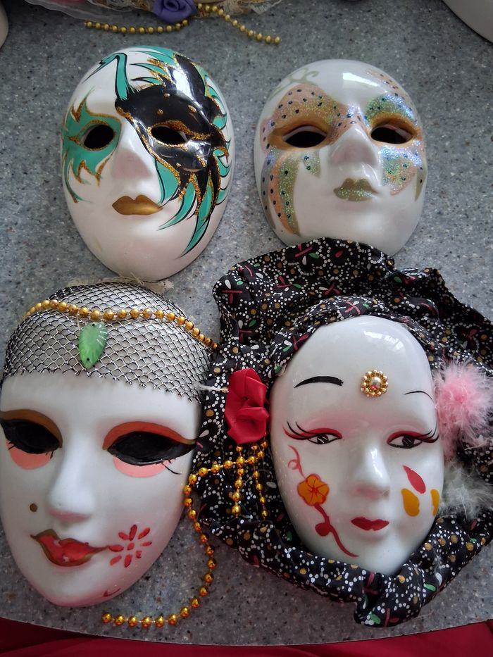Lot de 4 masques vénitien porcelaine multicolore