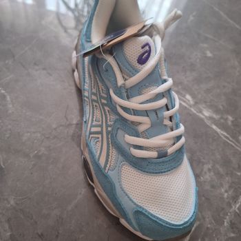 Asics bleu