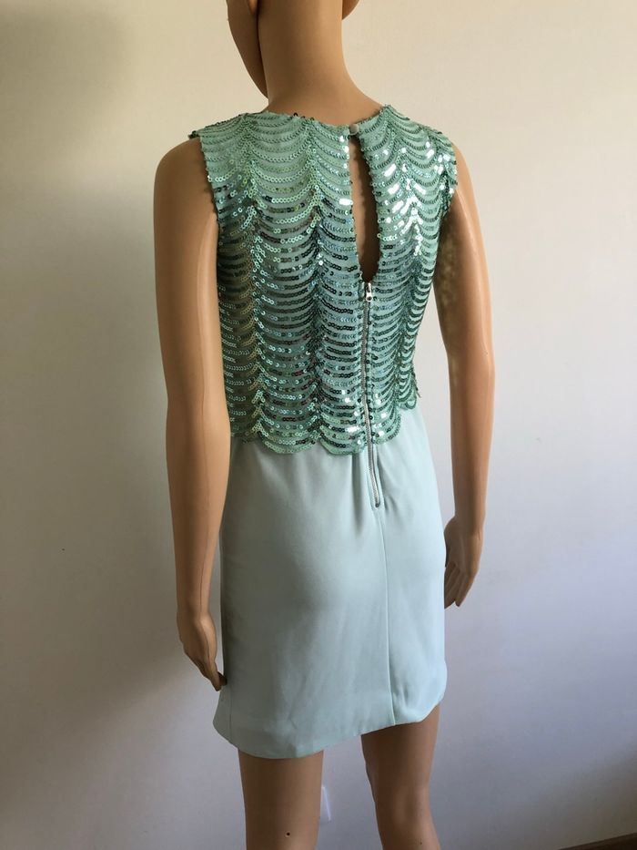 Robe verte neuve avec sequins TFNC London taille unique (taille petit) - photo numéro 5
