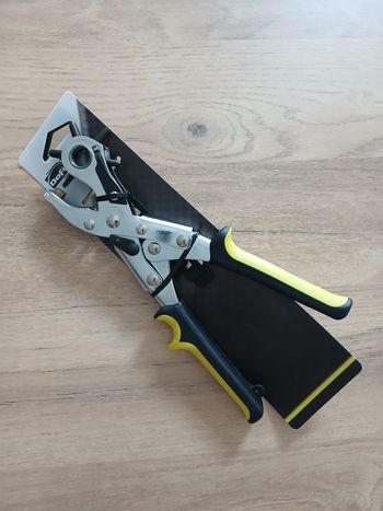 Pince perforatrice a cuir - neuf avec étiquettes