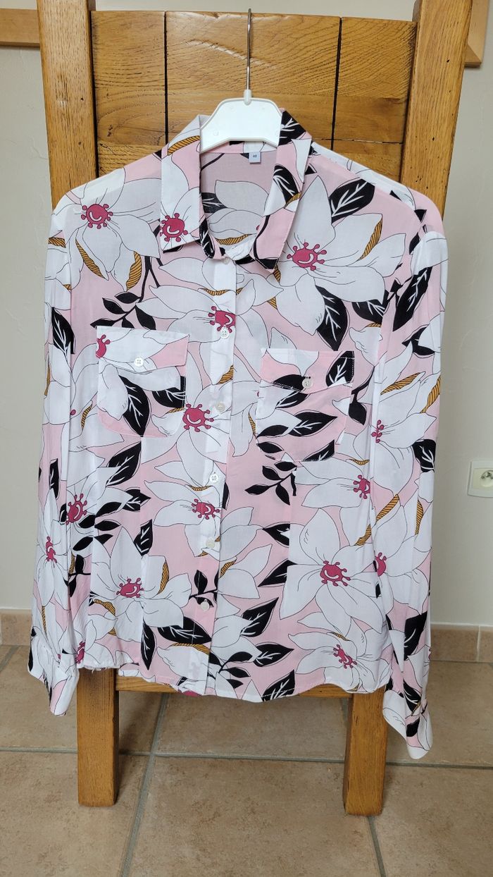 Chemise douce et légère , taille 40, rose clair et blanc - photo numéro 2