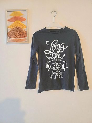 Magnifique t shirt manche longue noir Taille 9-10 ans