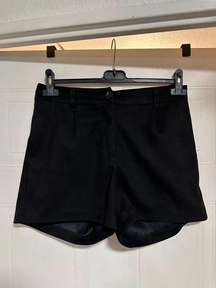 Short noir en daim Kiabi – Taille 40 Neuf - photo numéro 4