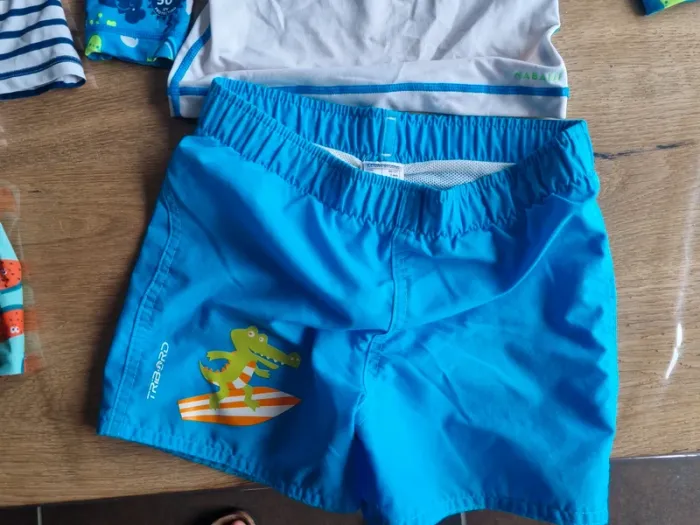 Lot 4 pièces 2 maillots anti uv + 1 boxer et 1 short de bain - photo numéro 5