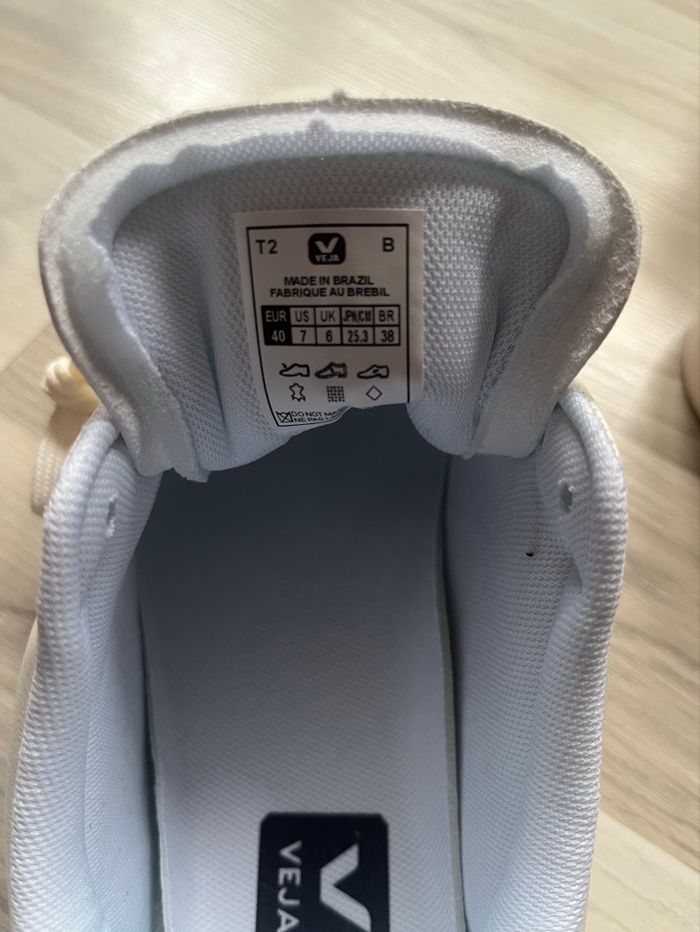 Baskets veja blanches neuves - photo numéro 2