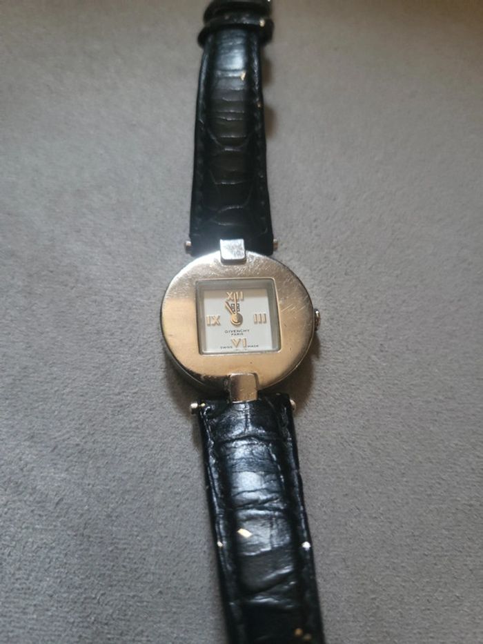 Montre Givenchy bon état - photo numéro 2