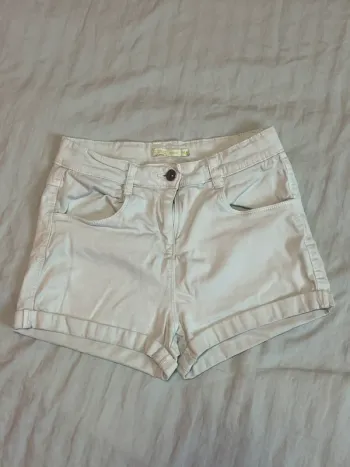 Short court et moulant blanc