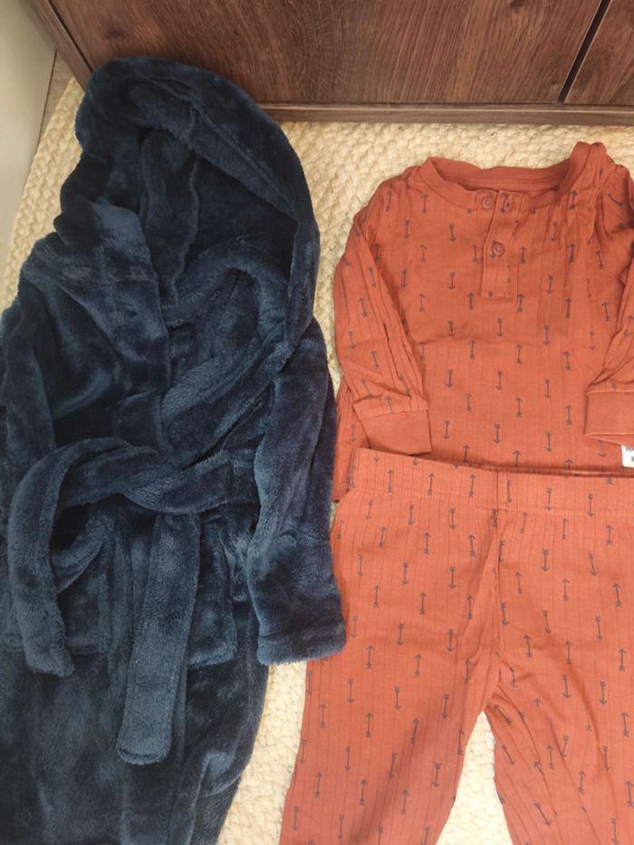 Vêtements de nuit 2 ans - photo numéro 3