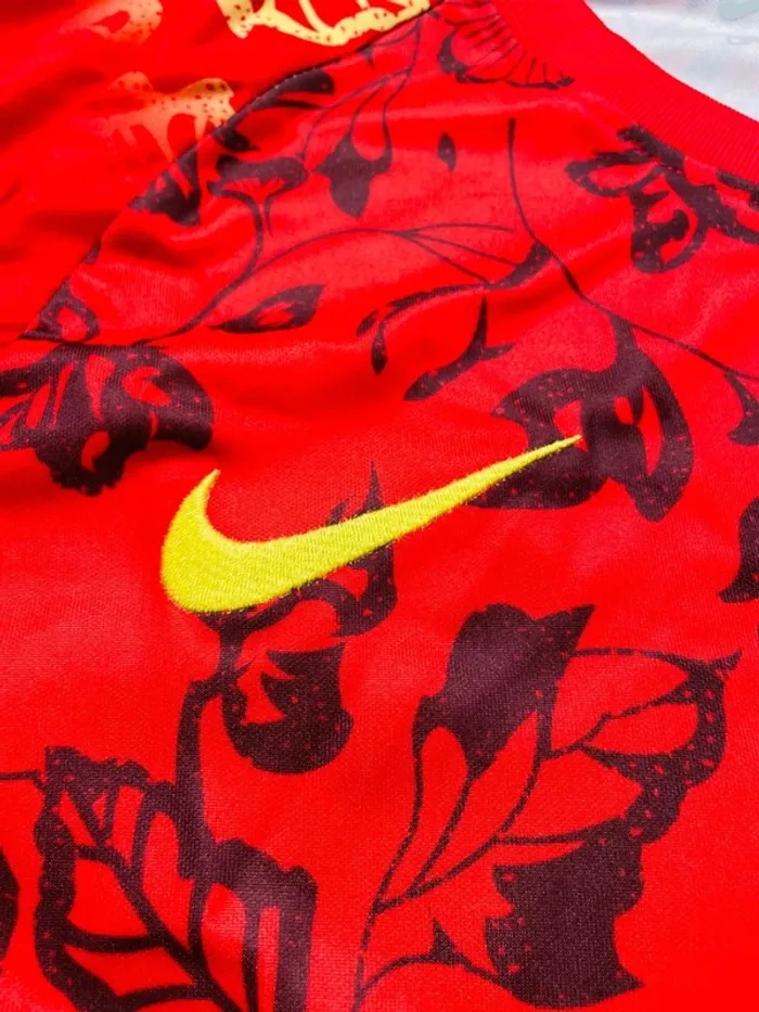 Maillot concept foot Portugal rouge fleurs  taille S - photo numéro 6