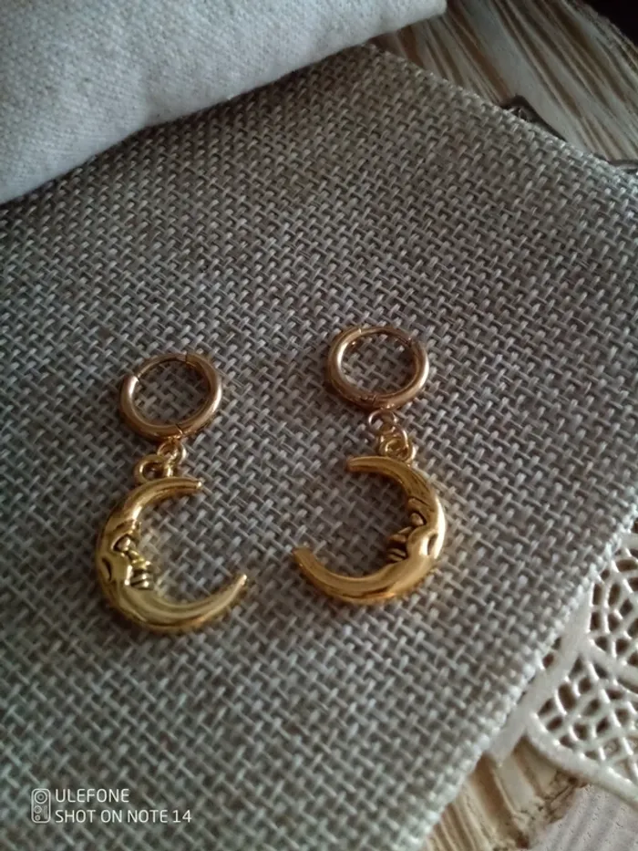 Petites créoles lunes dorées