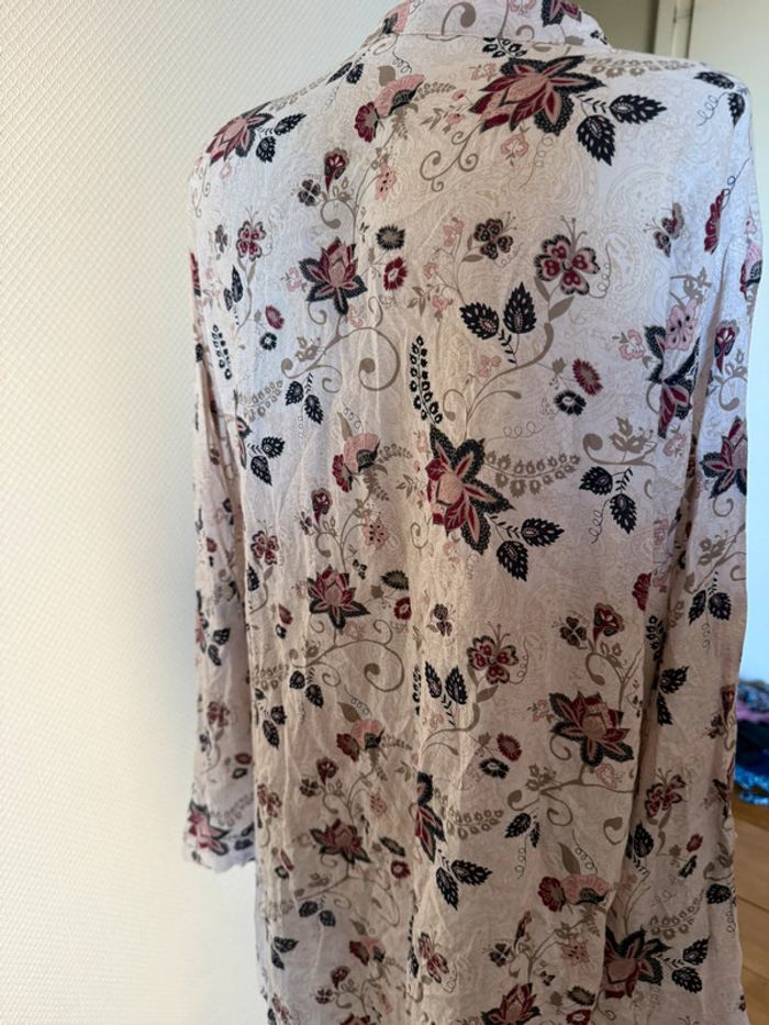 Blouse à fleur grande taille en très bon état blanche taille 50 - photo numéro 4