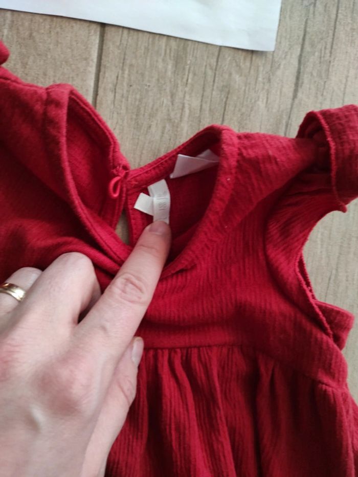 Robe rouge fluide sans manches 3 mois - photo numéro 2