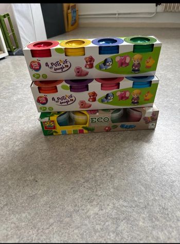 Lot de 12 pâte à modeler neuf