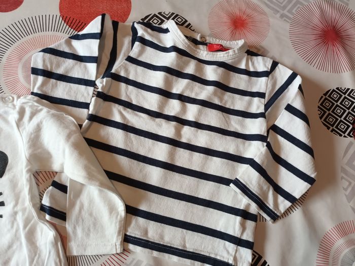 Lot 2 t-shirts manches longues Taille 18 mois - photo numéro 2
