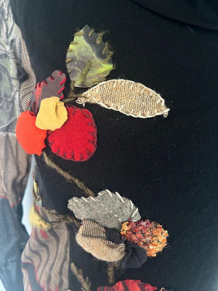 Haut noir à fleurs en relief Didier Parakian - photo numéro 2