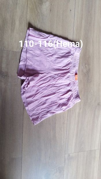 Short fille taille 110-116. 5-6 ans