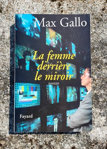 La femme derrière le miroir