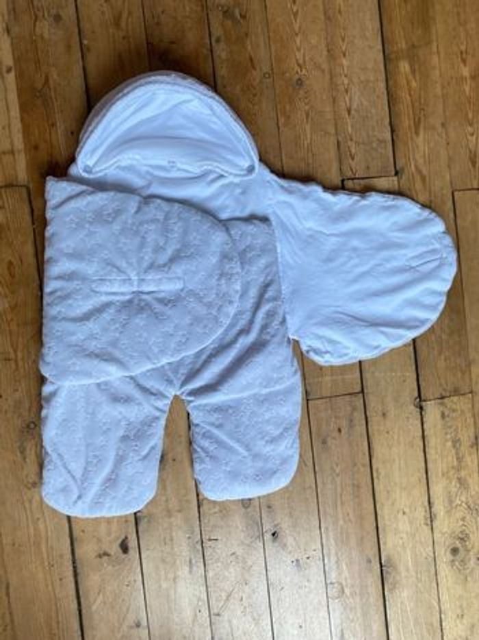 Nid de naissance en velours doux avec jambes, sécurité auto - photo numéro 6