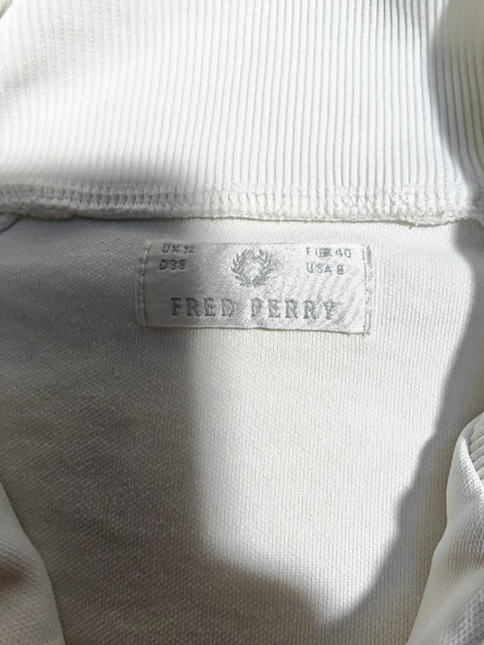 Élégante veste de survêtement Fred Perry taille L Femme, couleur blanc crème. - photo numéro 3
