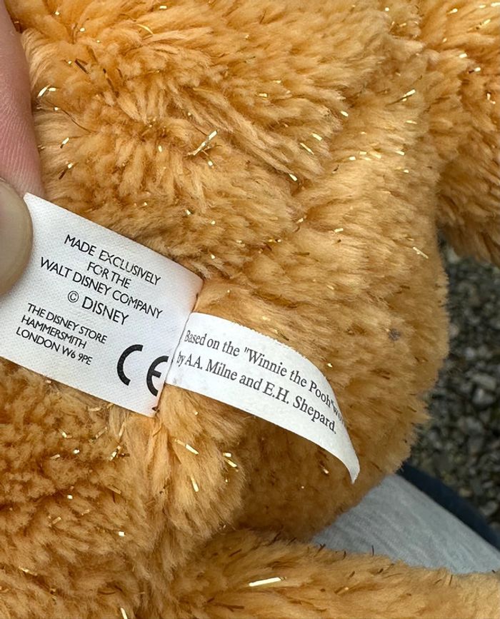 Peluche Winnie l’Ourson Disney Store – édition spéciale fils dorés - photo numéro 5