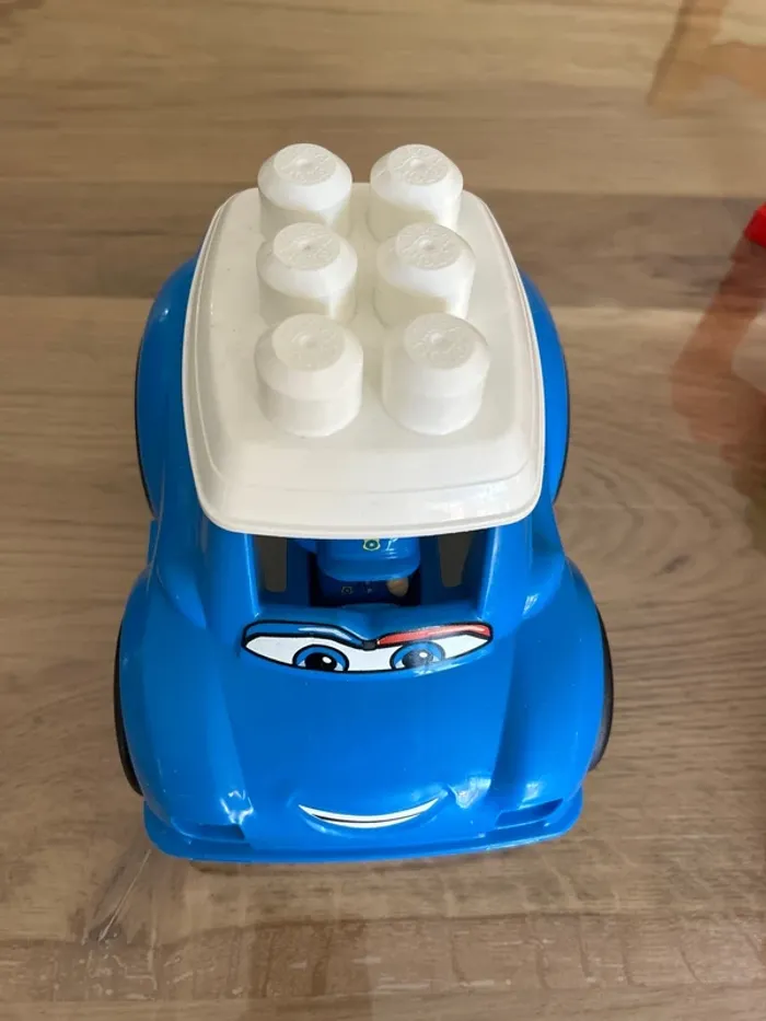 Voiture et ses cubes