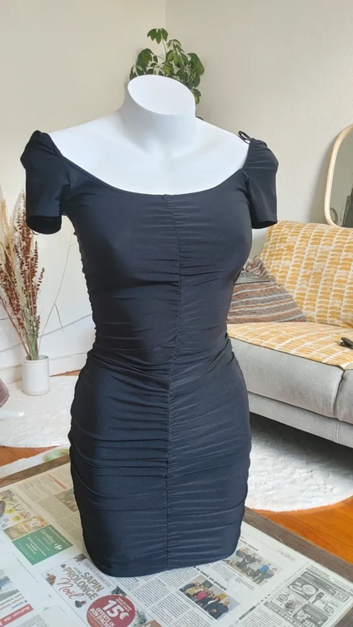 Robe moulante manche courte fronces couture - photo numéro 3