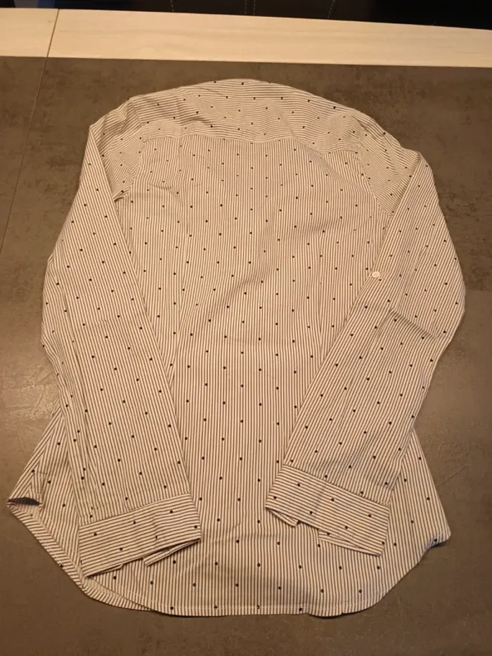 Vends chemise manches longues enfants Jennifer taille XS soit 14 ans . - photo numéro 4