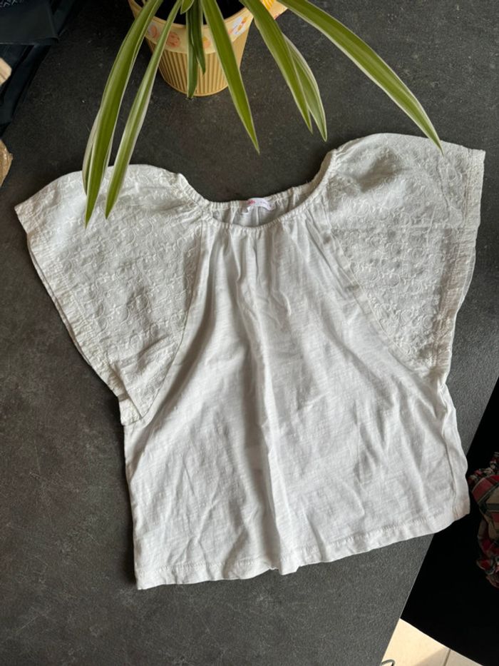 Haut blanc à broderie