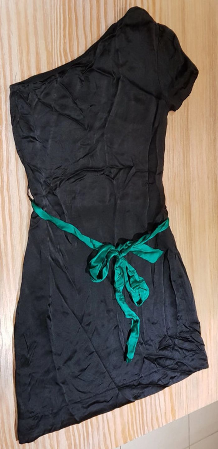 Robe asymétrique une épaule Naf Naf