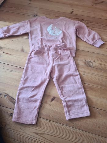 Pyjama velours 24 mois.